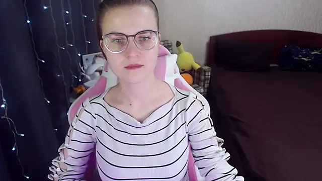 Snapshot of MissBrightShine chatting on February 11, 4:02 pm MissBrightShine online show from February 11, 4:02 pm