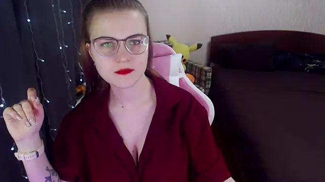 Snapshot of MissBrightShine chatting on February 13, 9:51 am MissBrightShine online show from February 13, 9:51 am