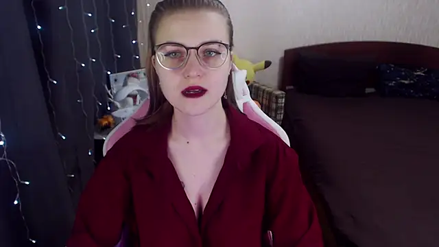 Snapshot of MissBrightShine chatting on February 14, 9:45 am MissBrightShine online show from February 14, 9:45 am