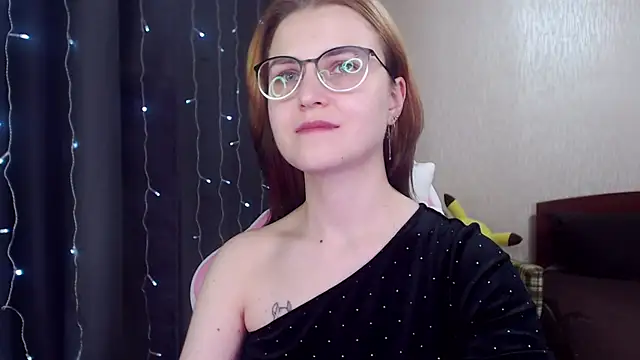 Snapshot of MissBrightShine chatting on February 15, 4:12 pm MissBrightShine online show from February 15, 4:12 pm