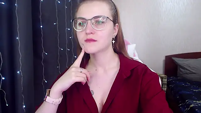 Snapshot of MissBrightShine chatting on February 16, 10:10 am MissBrightShine online show from February 16, 10:10 am