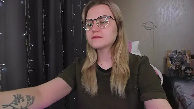 MissBrightShine online show from March 25, 11:38 am