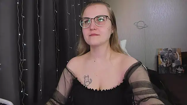 MissBrightShine online show from April 10, 3:06 pm