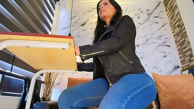 Sophie LittleS online show from February 14, 1:19 pm