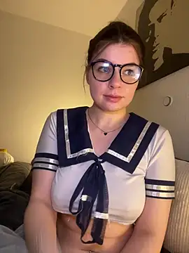 Snapshot of EllyNora chatting on March 10, 10:02 pm EllyNora online show from March 10, 10:02 pm