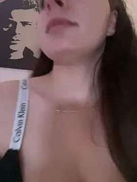 Snapshot of EllyNora chatting on October 24, 10:50 pm EllyNora online show from October 24, 10:50 pm