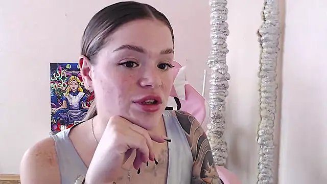 miaacatt online show from October 14, 7:20 am