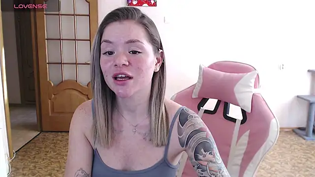 miaacatt online show from December 1, 6:29 am