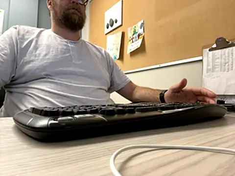 Snapshot of Bigbi6foot5 chatting on November 6, 12:28 pm Bigbi6foot5 online show from November 6, 12:28 pm