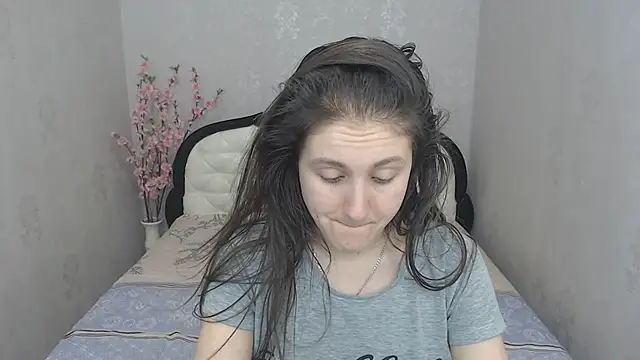 Holliy Cooper online show from February 6, 1:43 pm