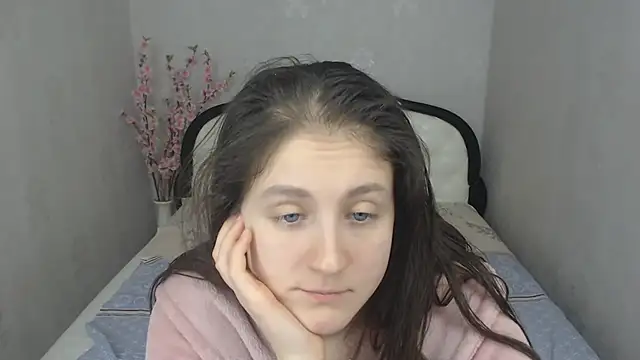 Holliy Cooper online show from February 13, 12:00 pm