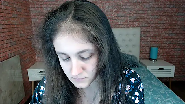 Holliy Cooper online show from March 17, 1:18 pm