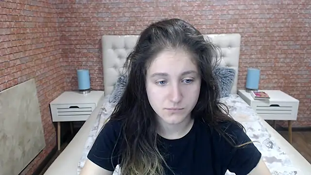 Holliy Cooper online show from September 17, 6:59 am