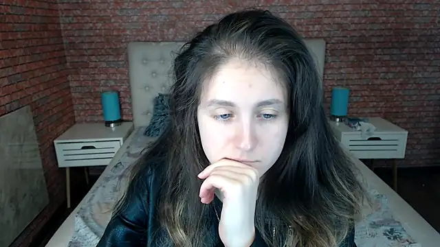 Holliy Cooper online show from September 25, 7:45 am