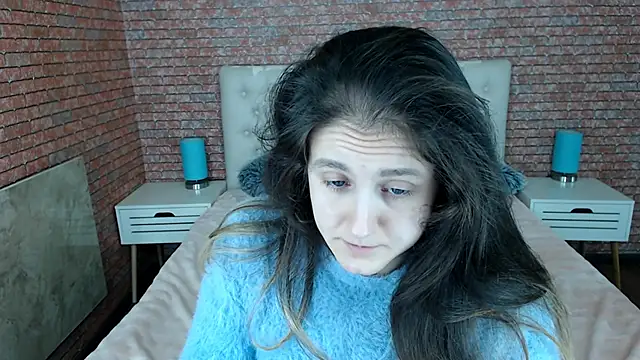 Holliy Cooper online show from December 2, 6:52 am