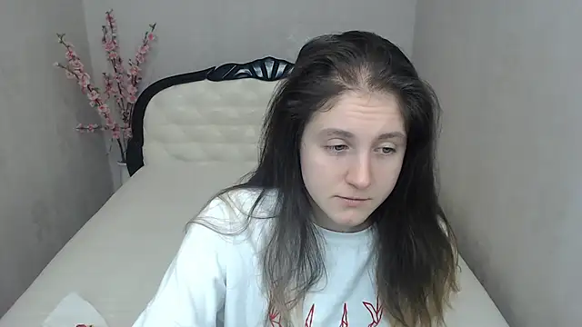 Holliy Cooper online show from December 16, 6:18 am