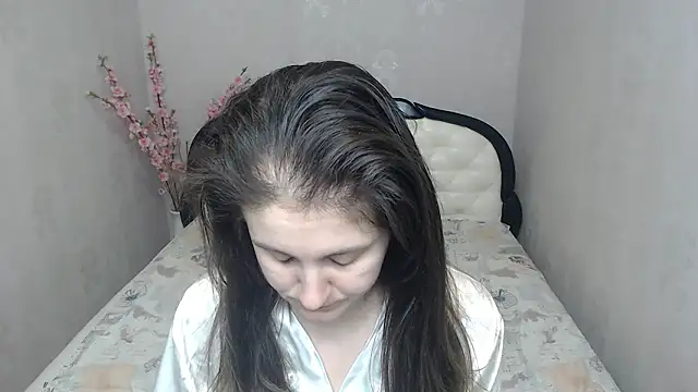 Holliy Cooper online show from February 20, 8:05 am