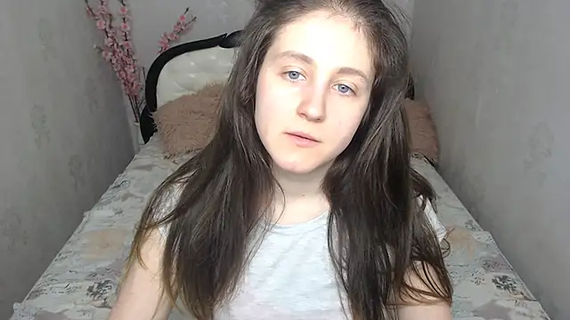Holliy Cooper online show from June 3, 9:01 am