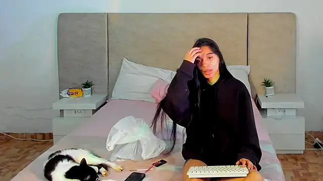 katt pelaez online show from October 11, 6:17 pm