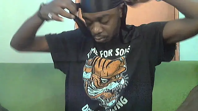 Snapshot of BIGDICKMULLAH chatting on October 26, 9:48 am BIGDICKMULLAH online show from October 26, 9:48 am