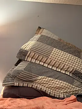 Snapshot of Dylanyes chatting on September 18, 6:26 am Dylanyes online show from September 18, 6:26 am