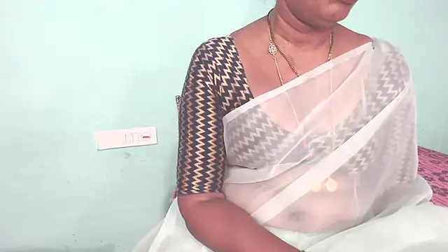 Snapshot of shrutitelugu69 chatting on April 18, 4:44 pm shrutitelugu69 online show from April 18, 4:44 pm