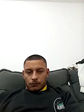 Snapshot of emrehliug12 chatting on May 3, 10:05 pm emrehliug12 online show from May 3, 10:05 pm