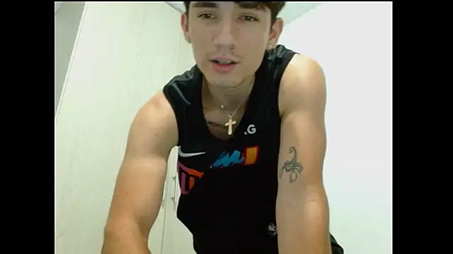 Snapshot of ChicoMaloFfF chatting on October 18, 7:58 pm ChicoMaloFfF online show from October 18, 7:58 pm