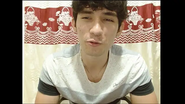 Snapshot of ChicoMaloFfF chatting on November 22, 1:04 am ChicoMaloFfF online show from November 22, 1:04 am