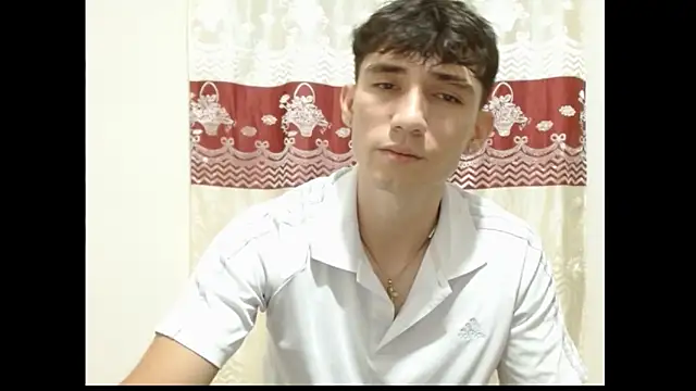 Snapshot of ChicoMaloFfF chatting on November 29, 1:41 am ChicoMaloFfF online show from November 29, 1:41 am