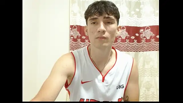 Snapshot of ChicoMaloFfF chatting on December 5, 2:31 am ChicoMaloFfF online show from December 5, 2:31 am