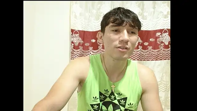 Snapshot of ChicoMaloFfF chatting on December 18, 12:38 am ChicoMaloFfF online show from December 18, 12:38 am