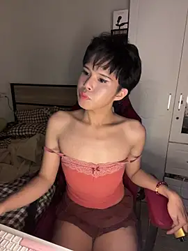 Plaxtique online show from February 5, 5:39 pm