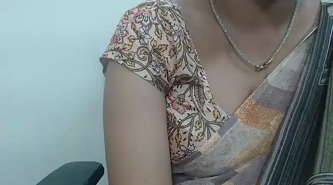 Snapshot of Lovely_Siri_23 chatting on January 27, 8:39 pm Lovely Siri 23 online show from January 27, 8:39 pm