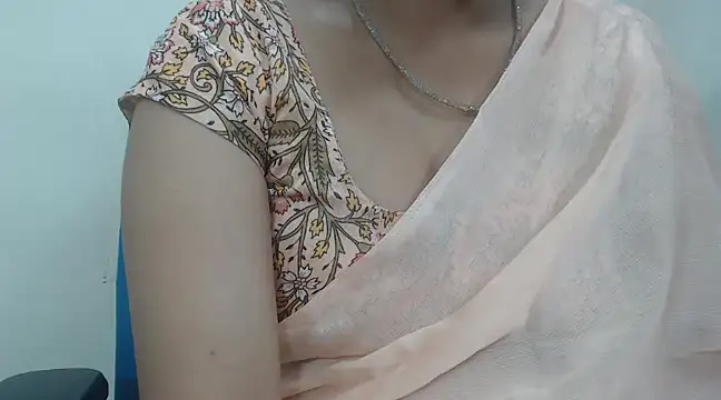 Snapshot of Lovely_Siri_23 chatting on February 20, 6:28 am Lovely Siri 23 online show from February 20, 6:28 am