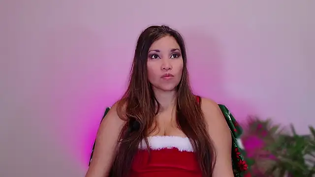 Snapshot of DivineLynn chatting on December 9, 4:15 pm DivineLynn online show from December 9, 4:15 pm