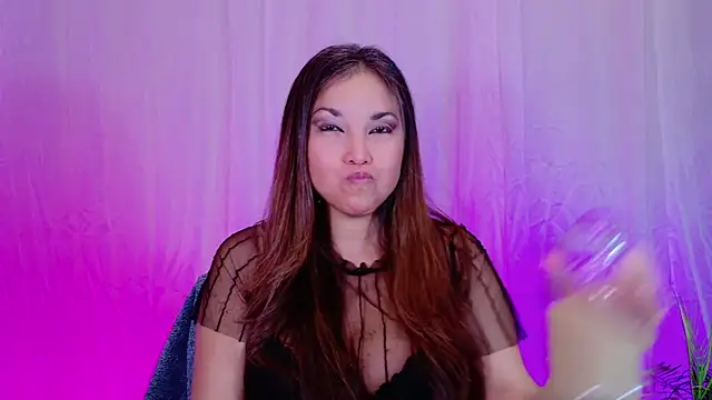 Snapshot of DivineLynn chatting on December 30, 4:51 pm DivineLynn online show from December 30, 4:51 pm