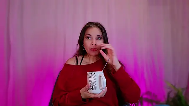 Snapshot of DivineLynn chatting on January 16, 5:23 pm DivineLynn online show from January 16, 5:23 pm