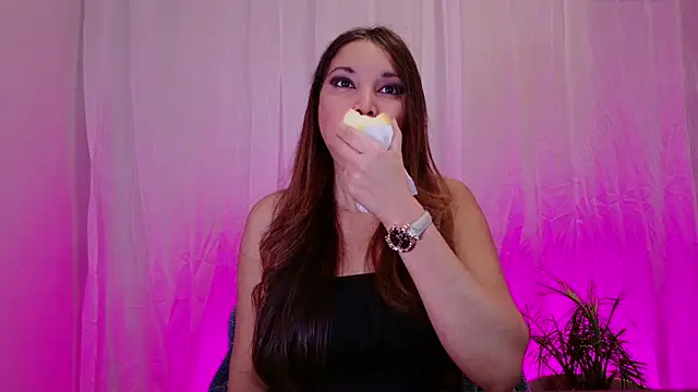 Snapshot of DivineLynn chatting on January 20, 3:50 pm DivineLynn online show from January 20, 3:50 pm