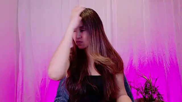 Snapshot of DivineLynn chatting on January 20, 6:53 pm DivineLynn online show from January 20, 6:53 pm