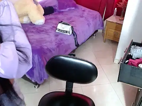 Tiffani Williams online show from March 18, 8:34 pm