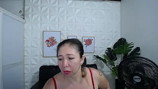 Snapshot of Valentinaa_mature chatting on February 8, 2:04 am Valentinaa mature online show from February 8, 2:04 am