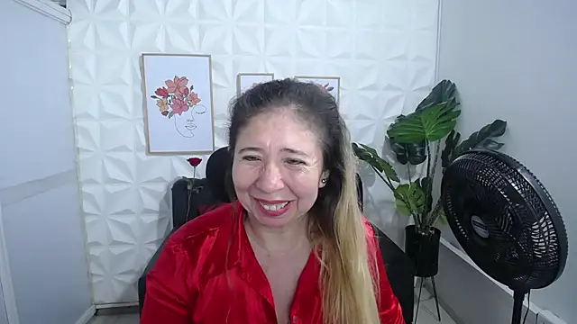 Snapshot of Valentinaa_mature chatting on February 15, 12:04 am Valentinaa mature online show from February 15, 12:04 am