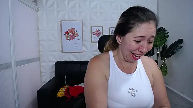 Snapshot of Valentinaa_mature chatting on February 24, 8:58 pm Valentinaa mature online show from February 24, 8:58 pm