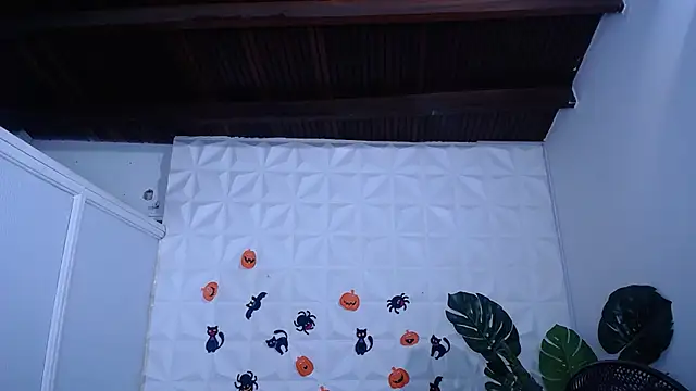 Snapshot of Valentinaa_mature chatting on October 2, 9:44 pm Valentinaa mature online show from October 2, 9:44 pm