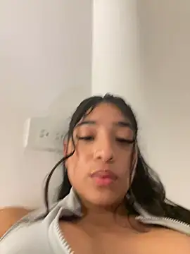 Bellafr online show from January 4, 11:59 pm