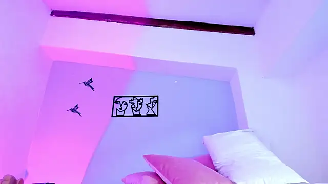 Snapshot of Laura_Torres18 chatting on February 15, 12:26 am Laura Torres18 online show from February 15, 12:26 am