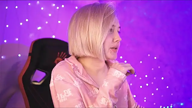 ReiYosimoto online show from December 13, 3:11 pm