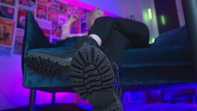 ReiYosimoto online show from January 6, 5:59 pm