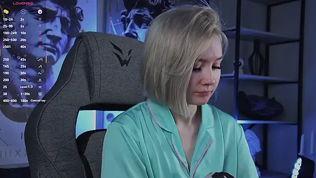 ReiYosimoto online show from February 22, 5:44 pm